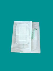 ผ้าปิดแผลแบบผ้าไม่ทอขนาดใหญ่ที่ทนต่อการระเหยได้ 50 แผ่น ปกปิดแผลได้อย่างสม่ำเสมอ สวมใส่สบาย ใช้แล้วทิ้ง