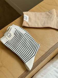 ฤดูใบไม้ร่วง ฤดูหนาว ผู้หญิง ถุงเท้าถึงกลางน่อง ถุงเท้าบล็อกสีแพทช์ป้ายลูกสุนัขลายทางสบาย ผ้าฝ้าย ระบายอากาศได้ดี Moisture Wicking