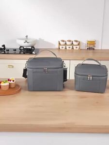 Spacious Insulated Lunch Bag For Office Travel And Outdoor Events D01
