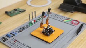 Toolour Adjustable Helping Hand with Magnetic Base Third Hand Solder Aid Soldering Wire Station Stand with Alligator Clips