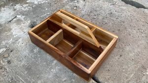 กระเช้าวางเครื่องปรุง6ช่อง (งานไม้สัก)