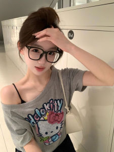 เสื้อยืดคอกลมแขนสั้นผู้หญิงสไตล์ญี่ปุ่น ทรงหลวม ทรงสลิมฟิต ลายแมวเคที สีเทา ทรงหลวม แขนสั้น ทรงหลวม แขนสั้น