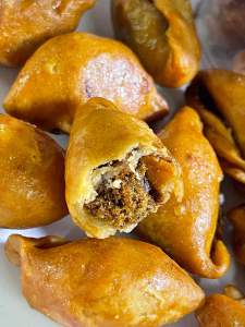 ขนมปั้นขลิบไส้ปลาพัทลุง 1กระปุก 59บาท อร่อย แป้งบางไส้เย่อะ ขายดี