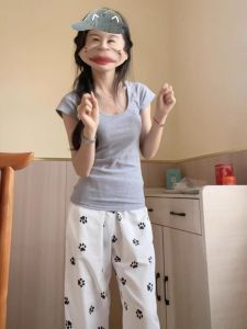 เสื้อยืดคอกลมแขนสั้นสีเทาสไตล์นักศึกษาสำหรับผู้หญิง ทรงสลิมฟิต เสื้อผ้าทำงานสไตล์เกาหลี ฤดูร้อน 2025 ใหม่