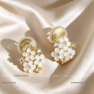 Simple Floral Stylish Earrings Gold No Earhole