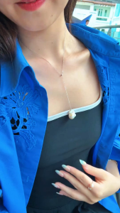 Unisec Statement Pearl Necklace - Featuring a Movable Iridescent Baroque Pearl