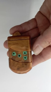 ĐIỀU KHIỂN cửa cuốn 8 MÃ GẠT Tần số 315 mhz vân gỗ