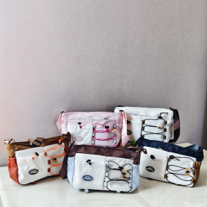 กระเป๋าสะพายข้างหนัง PU ความจุขนาดใหญ่ กันน้ำ สไตล์ญี่ปุ่นและเกาหลีใต้ กระเป๋าสตางค์สี่เหลี่ยมเล็กสำหรับวัยรุ่น