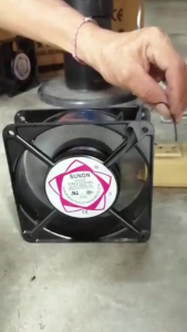 【Pocainoe】พัดลมระบายความร้อน พัดลมตู้RACK ตัวลมAC SQNON 12Cm 220-240V ปลั่กเสียบไฟบ้าน สิ่งค้าใช้งานดี