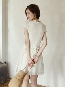 seemon | Đầm V-Neck Ren Xoắn Ôm Eo Dập Ly Ngắn