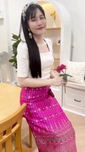 Mipz Ladies ผ้าถุงป้ายสามจีบแต่งโบว์แบบยาว ผ้าถุงผ้าฝ้ายพิมพ์ลายแบบป้ายติดตะขอตะขอ ผ้าไทย ผ้าซิ่น