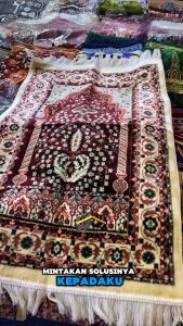Sajadah Shalat Berkualitas: Peralatan Shalat Dewasa