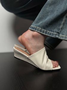 Dép Đế Xuồng Hở Mũi Màu Trắng Cho Nữ Mùa Hè 2025 Dép Đế Xuồng Đế Cao Gót Đế Bằng Đế Cao Su Phong Cách Thường Ngày