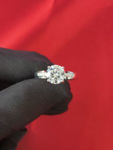 Selamat Datang di Diamcity Jewelry Flagship Store: Cincin Baru Moissanite 2 Karat dengan Sertifikat GRA