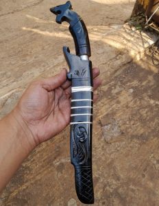 PISAU DAPUR UKIR MACAN DENGAN SARUNG 20CM