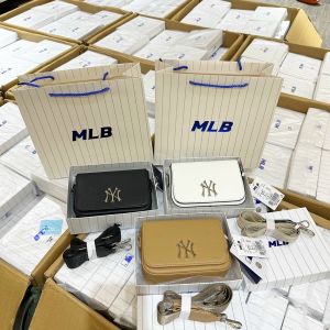 [CHUẨN HÃNG] Túi xách cá tính namnữ đeo được form hộp chữ dập nổi (Size 18)