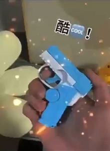 MAINAN PISTOL CARROT 3D GRAVITY SPINNER 2 IN 1 TIKTOK VIRAL PEREDA STRES HIBURAN