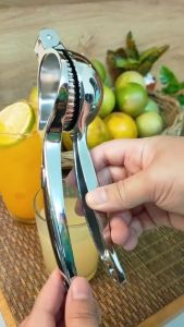 MQQ รุ่นหนามีน้ำหนัก ที่บีบมะนาวสแตนเลส ที่บีบมะนาว ที่คั้นมะนาว  คั้นน้ำส้ม ที่คั้นน้ำผลไม้  อุปกรณ์บีบน้ำมะนาว ที่บีบมะนาว เครื่องคั้นน้ำผลไม้ ขนาด7ซม  ที่คั้นน้ำส้มคันโยก แบบผ่าซีก สเตนเลสเกรดพรีเมียม ที่คั้นน้ำผลไม้แบบมือจับ หนาที่สุด ดีที่สุด