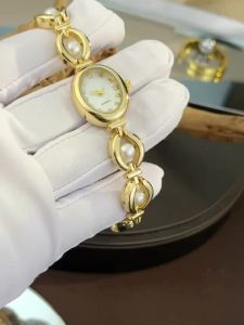 Elegant Oval Vintage High-Appeal Ladies Quartz Watch Luxury Sensation Minimalist Shell Bead Bracelet Stylish Cross-Border Watch