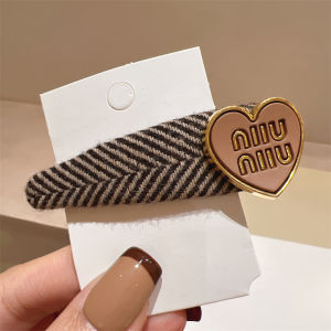 2025 New Velvet Heart BB Clip Fashionable Korean Style Woolen Herringbone Texture Coffee Color Hair Clip Elegant Sensation