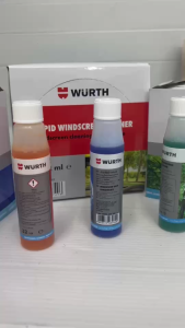 น้ำยาทำความสะอาดกระจกหน้ารถ ใช้ผสมกับน้ำเปล่าเติมลงในถังพักน้ำฉีดล้างกระจก เพื่อเพิ่มประสิทธิภาพน้ำ