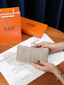 Ví Cầm Tay Dự Tiệc Nữ Đính Kim Tuyến – Khóa Nhẫn Đính Đá Sang Trọng LILA CZO23