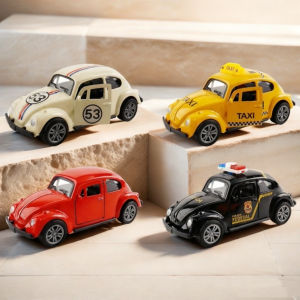 Alloy car model retro Beetle shaped small car the ones that can open the door and police cars. Pocket toy cars that boys like.