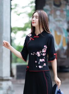 Phong cách dân tộc Áo Thun Nữ Cá Tính Ôm dáng thanh mảnh cotton dệt kim cổ chữ V thêu tay quý mùa hè