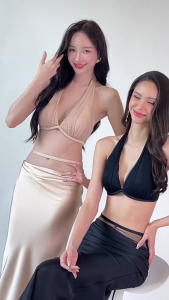 Lism S-066 The Curve Halter Top เสื้อครอปสุดหรู