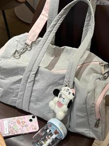 กระเป๋าสุนัขเล่นกีฬาสำหรับผู้หญิงที่สวยงามและมีขนาดใหญ่สำหรับการเดินทางและว่ายน้ำ กระเป๋าสะพายข้างแบบแยกส่วนกับกระเป๋าออกกำลังกาย