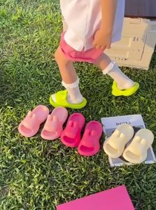 รองเท้าแตะกระต่าย ผญพื้นหนา 4 เซน นุ่มสวมใส่สบาย สีพื้นน่ารัก รองเท้าสไตล์เกาหลี วัสดุEVAดี พร้อมส่งในไทย รุ่น:Z10