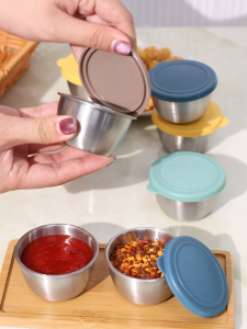 6ชิ้น ภาชนะใส่น้ำสลัดสเตนเลสแบบพกพาขนาดเล็กพร้อมฝาปิดป้องกันการรั่วซึม ถ้วยน้ำจิ้ม / ถ้วยซอสปรุงรสบาร์บีคิว / เครื่องจ่ายซอสมะเขือเทศแบบใช้ซ้ำได้ / ภาชนะใส่เครื่องปรุงขนาดเล็กในครัว