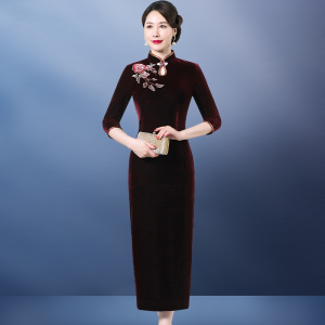 Elegant Vintage Chinese Style Velvet Wedding Dress New Model for Mom of Bride Improved Cheongsam Low Slit High Collar