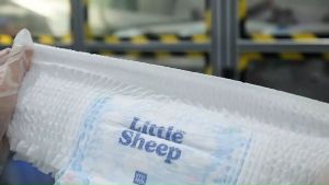 [4 แถม 4] Little Sheep XXXL x4 แพ็ก 152 ชิ้น ฟรีทิชชู่เปียก x4 กางเกงผ้าอ้อมเด็ก บาง 0.2 cm. แห้งยาวนาน 12 ชั่วโมง [ส่งฟรีเก็บปลายทาง]