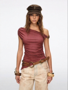 Off-Shoulder Emblem Metal Button Versatile T-shirt