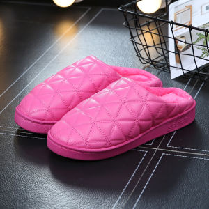 รองเท้าแตะผ้าฝ้ายหนัง PU สำหรับผู้หญิงรองเท้าแตะหนังพื้นหนากันน้ำกันลื่นสำหรับคู่รักใช้ในบ้านกันหนาวใส่ในบ้านใส่ช่วงฤดูหนาวสำหรับผู้ชาย