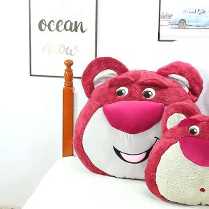 Gối Ôm Gối Tựa Đầu Ô Tô Nhồi Bông Hình Gấu Dâu Tây Lotso Dễ Thương
