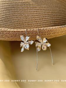 Sunny Zoo Sparkling Silver Tree Metal Flower Ear Hooks Artistic Design Cool Sensation High End Earrings Fashion Jewelry