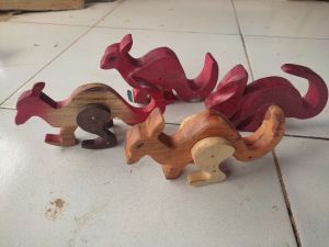mainan kayu berjalan