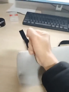 เบาะรองนั่งรถเข็น เบาะรองแขน หัวเข็มขัดคงที่หน่วยความจําโฟมเก้าอี้ที่วางแขน