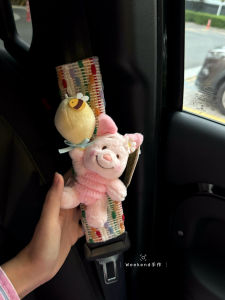 Vải Nhung Mềm Mại Dễ Thương Cho Em Gái Vinnie Pig Cartoon Plush Toy Đệm Vai Dây an Toàn Xe Hơi Quà Tặng Xe Mới Dễ Thương