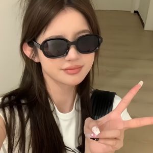 แว่นกันแดดทรงอvaleสีน้ำตาลสไตล์เรโทรสำหรับผู้หญิง แว่นกันแดดทรงเล็ก สไตล์เกาหลี แว่นกันแดดสำหรับใบหน้ารูปไข่