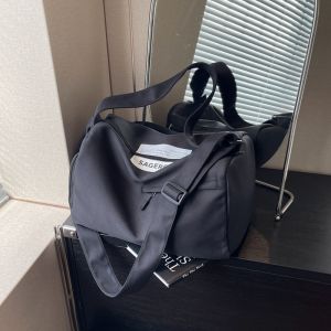 Large Capacity Canvas Sports Bag for Short Trips Swimming Fitness Travel Bag Lightweight Crossbody Waterproof Bag for Men And Women