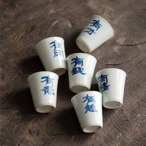 สีฟ้าและสีขาวที่เขียนด้วยลายมือการประดิษฐ์ตัวอักษร High-body ถ้วยชาเซรามิคถ้วยน้ําหอมสําหรับเพลิดเพลินกับชาอย่างมีสไตล์และการพักผ่อน