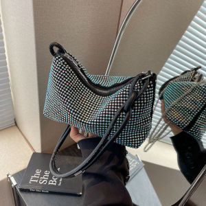 กระเป๋าสะพายข้างผู้หญิงแบบลำลองดีไซน์เรียบง่ายพร้อมหัวเข็มขัดประดับเพชร กระเป๋าสะพายข้างแบบสะพายไหล่เดียว กระเป๋าถือ ของขวัญวันเกิด