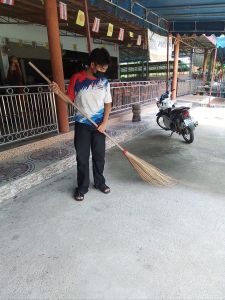 ไม้กวาดตาดกรรมฐานไม้กวาด เป็นด้ามไม้กลึงเนื้อแข็งอย่างดี ซึ่งมีลักษณะน้ำหนักเบา จับเหมาะมือค่ะ ไม่มีมอด