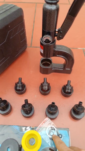 Máy đột lỗ máng cáp SYD 32 hàng nội địa cao cấp chuyên dụng cho thợ