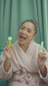 DEODORANT SPRAY PREMIUM SR12 - MENGATASI BAU BADAN KERINGAT DAN BAU KETEK/HITAM - TEMPAT BERBAU