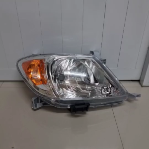 ไฟหน้าวีโก้ รุ่นแรก ปี2004 -2010 TOYOTA VIGO โตโยต้าวิโก้ ไฟมุมสีส้ม / ไฟมุมสีขาว ตราเพชร Diamond