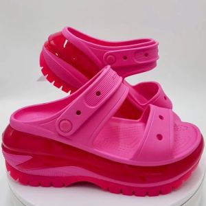 รองเท้าลำลอง Crocs Classic Mega Crush Sandal